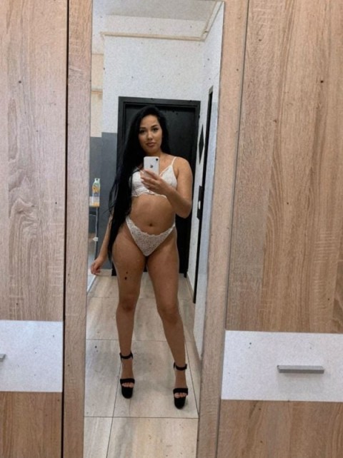 Anays – Siluetă Fină și Experiențe de Neuitat la Sala Palatului · bbw