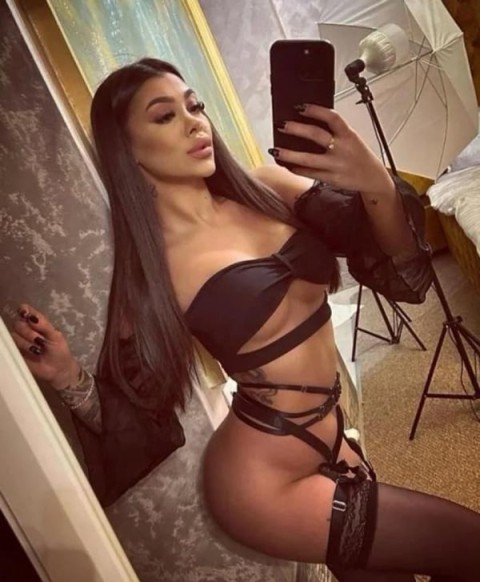 Brunetă Minionă, Poze Reale 100% – Eroii Revoluției · 150 lei