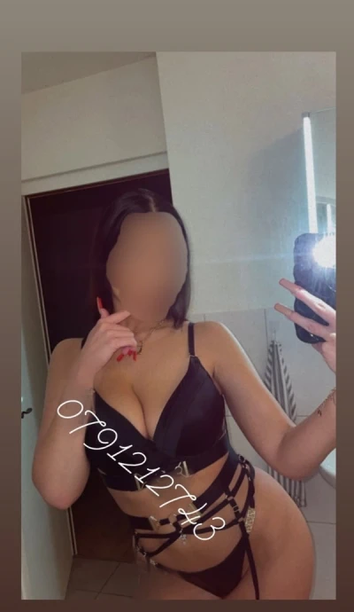 Escortă Ebony cu Bronz Natural în Piața Romană · escortă oral neprotejat