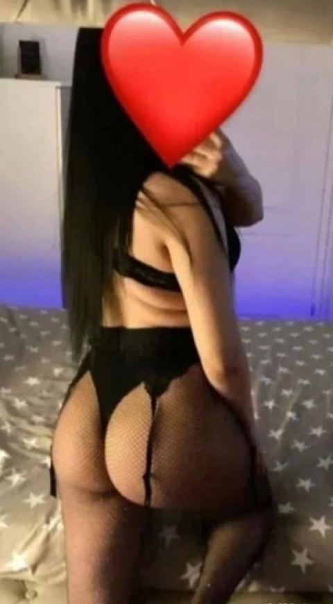 Eveline – Escortă Bisexuală Brunetă în Giulești