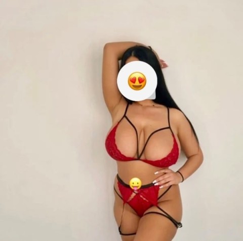 Karina, escortă 18 ani în Burebista – Experiență Unică