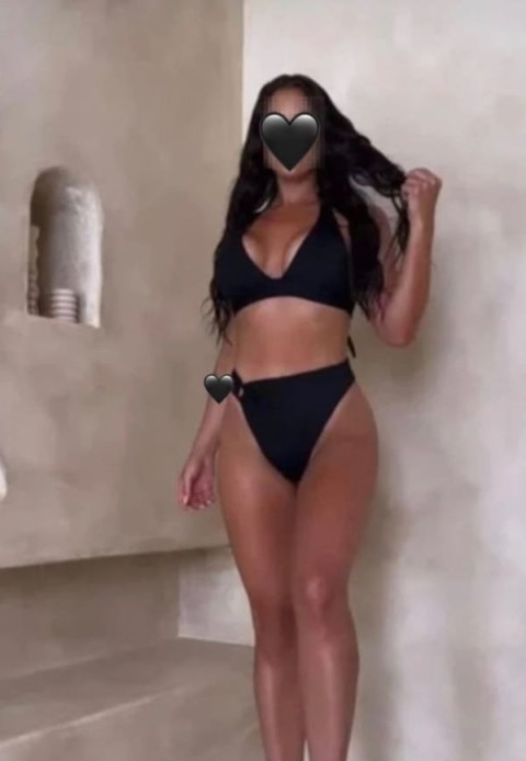 Masaj Tantric cu O Escortă Experimentată în Buzău