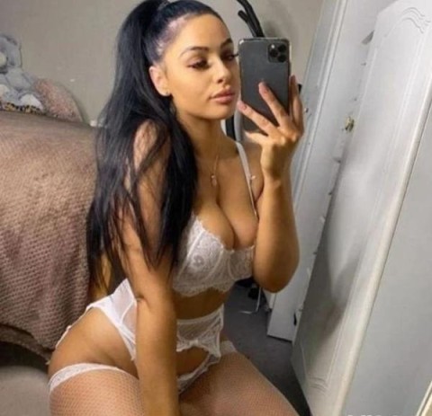 Întâlnire cu o Escortă Țigancă în ParkLake