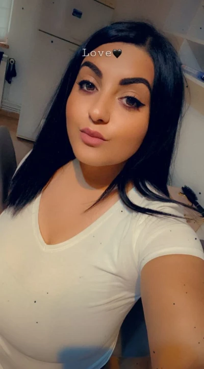 Întâlniri cu o Escortă Însărcinată la AFI Palace