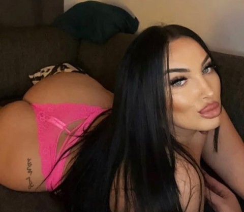 Pasiune și Plăceri Interzise în Nerva Traian · pizda