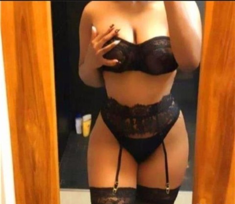 Poze Sex cu Escortă de 20 de Ani