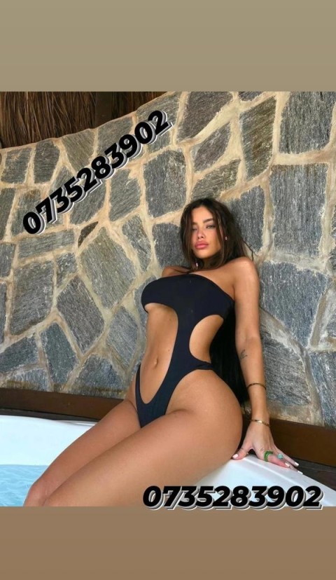 Yasmina – Escortă Slabă cu Bronz Natural în Avantgarden